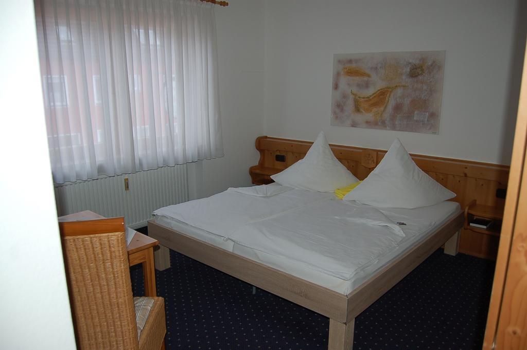 Brucker Gastehaus Hotel Fuerstenfeldbruck Værelse billede