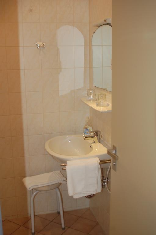 Brucker Gastehaus Hotel Fuerstenfeldbruck Værelse billede