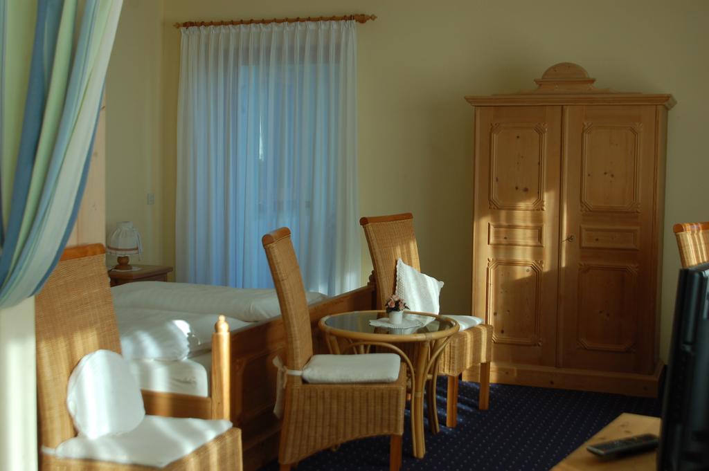 Brucker Gastehaus Hotel Fuerstenfeldbruck Værelse billede